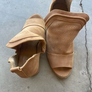 Elegant Tan Peep-Toe Mules